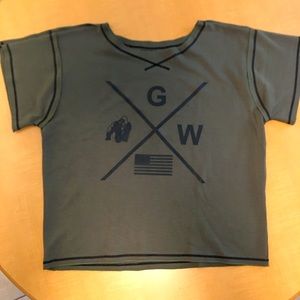 Gorilla Wear Men’s Army Green work out top.